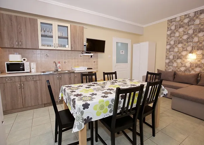 Zoli Apartmanok-Timi Koelcsey 34-36