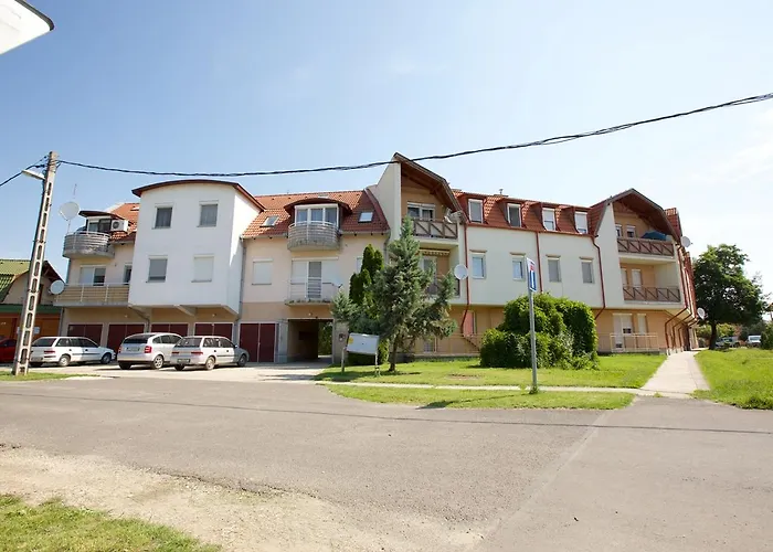 Zoli Apartmanok-Timi Koelcsey 34-36